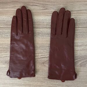 H&M leather gloves! Perfect for a chic fall or winter fit.